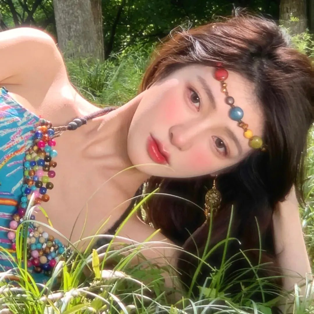 月光藏在他眼底